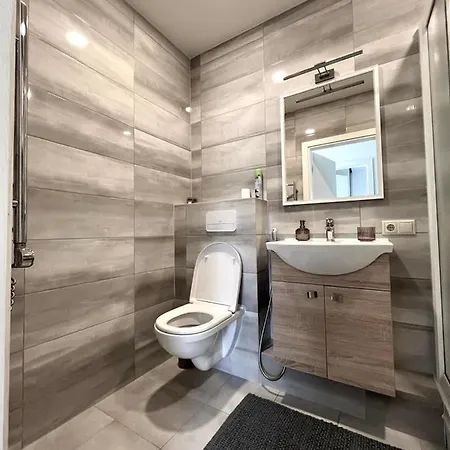 Apartment Centre *